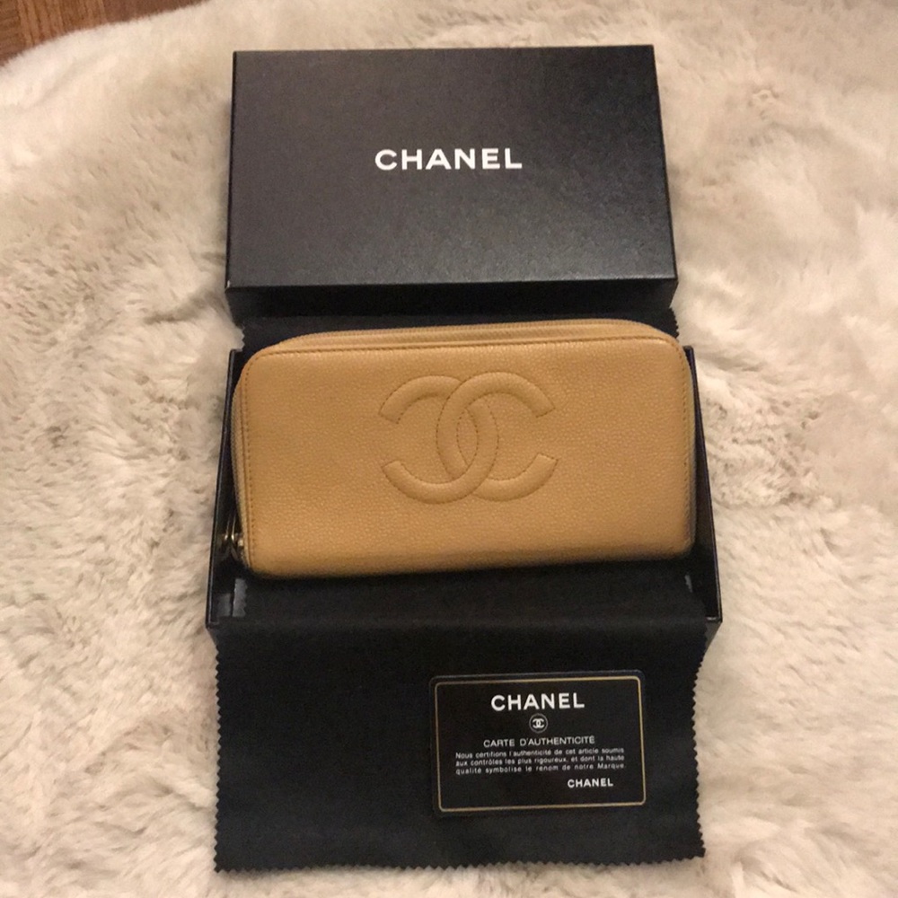 CHANEL - Beige Caviar Zipper Wallet